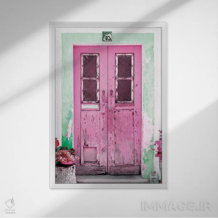 تابلو دکوراتیو "در قدیمی صورتی" اثر فیلیپ هوگونار - نمای قابدار سفید