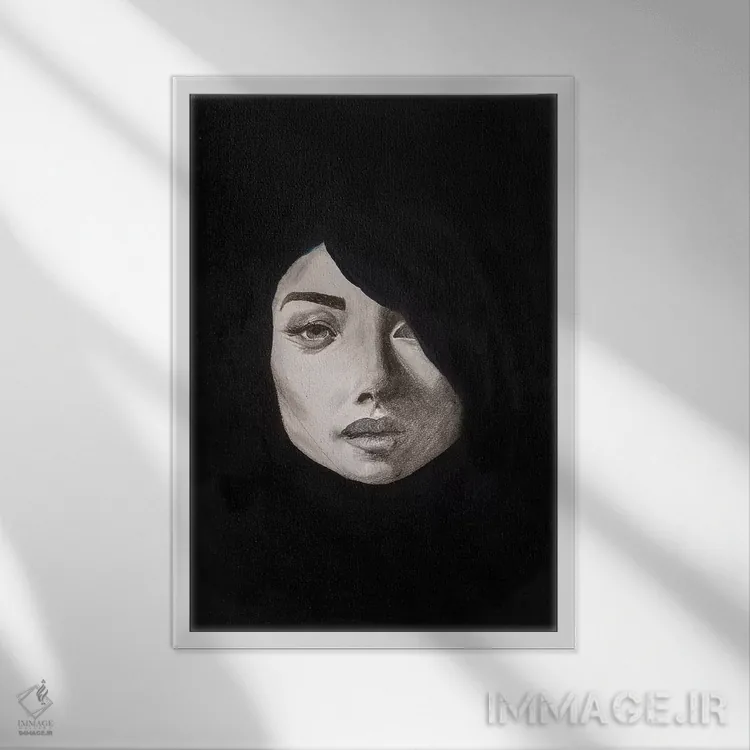 تابلو دکوراتیو "بانوی جسور" اثر پیا پیویلاینن - نمای قابدار سفید