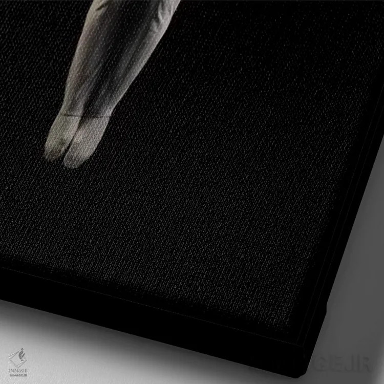 تابلو دکوراتیو مرد جوانی که در حال تمرین روی حلقه های ژیمناستیک است، ج… اثر پانورامیک ایمجز - نمای نزدیک بافت بوم