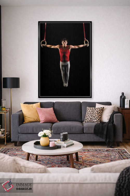 تابلو دکوراتیو مرد جوانی که در حال تمرین روی حلقه های ژیمناستیک است، ج… اثر پانورامیک ایمجز - D2B