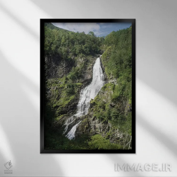 تابلو دکوراتیو Stalheim, Norway" - "آب که از صخره ها می ریزد، استالهای… اثر پانورامیک ایمجز - نمای قابدار مشکی