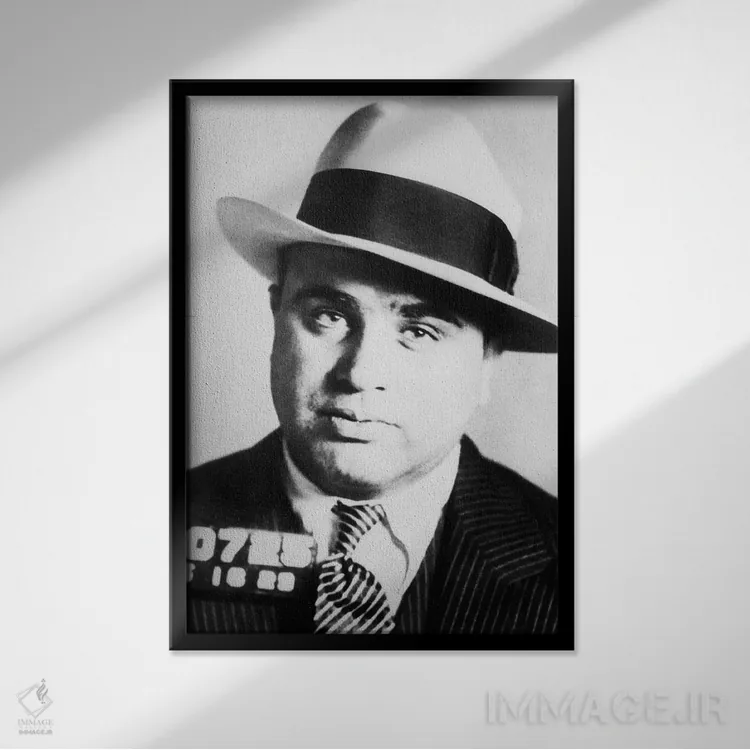 تابلو دکوراتیو عکس مخصوص زندان از گانگستر شیکاگو، آل کاپون، دهه ۱۹۲۰ اثر پانورامیک ایمجز - نمای قابدار مشکی