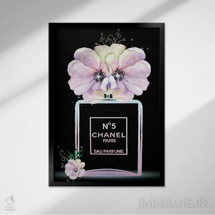 تابلو دکوراتیو بطری عطر مد پاستلی و گل شقایق اثر پوماکای بارون - نمای قابدار مشکی
