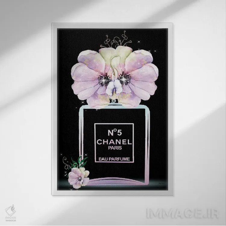 تابلو دکوراتیو بطری عطر مد پاستلی و گل شقایق اثر پوماکای بارون - نمای قابدار سفید