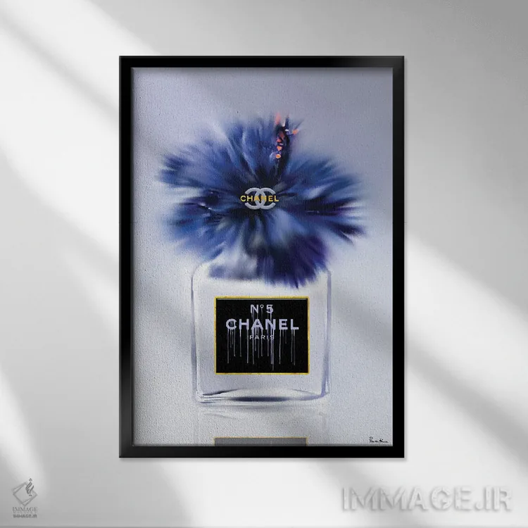 تابلو دکوراتیو گلدان عطر مد آبی کوچک اثر پوماکای بارون - نمای قابدار مشکی