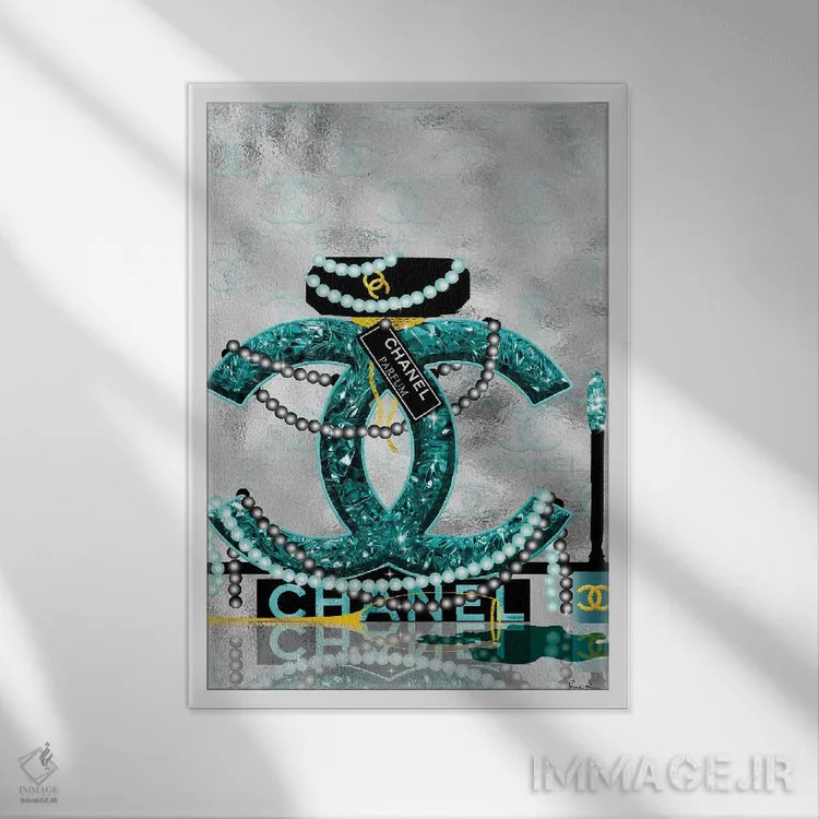 تابلو دکوراتیو شب های دیرهنگام با شنل ۱ اثر پوماکای بارون - نمای قابدار سفید