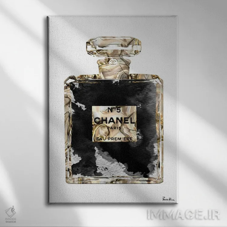 تابلو دکوراتیو هنر شیشه عطر طلایی مشکی مسی II اثر پوماکای بارون - نمای روبهرو روی دیوار