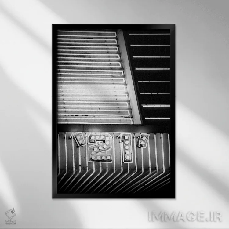 تابلو دکوراتیو بیست و یک اثر آپریل رولند - نمای قابدار مشکی