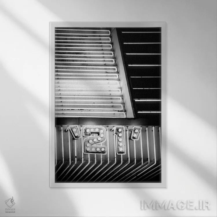 تابلو دکوراتیو بیست و یک اثر آپریل رولند - نمای قابدار سفید
