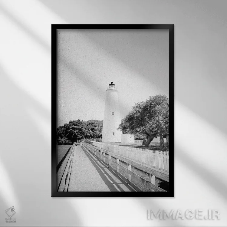 تابلو دکوراتیو فانوس دریایی اوکراکو اثر آپریل رولند - نمای قابدار مشکی