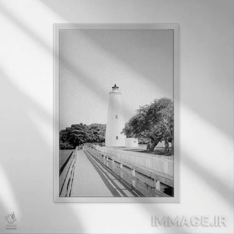 تابلو دکوراتیو فانوس دریایی اوکراکو اثر آپریل رولند - نمای قابدار سفید