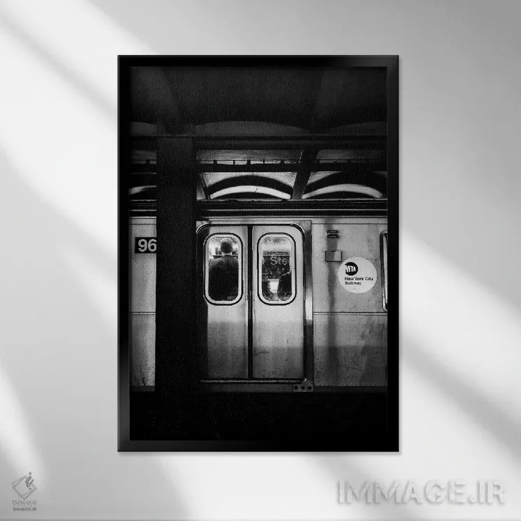 تابلو دکوراتیو فقط جای ایستادن اثر آپریل رولند - نمای قابدار مشکی
