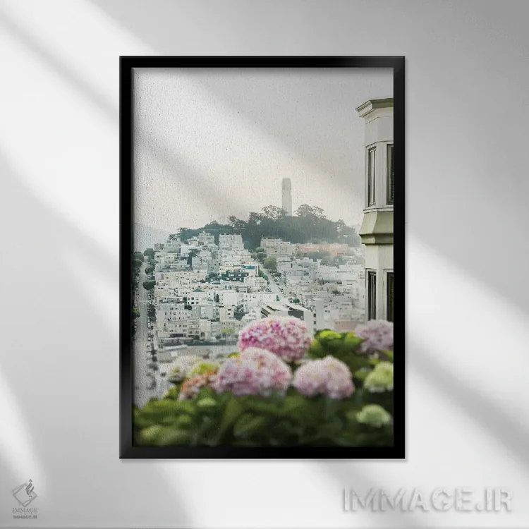 تابلو دکوراتیو نمایی رو به کویت اثر آپریل رولند - نمای قابدار مشکی