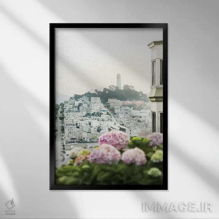تابلو دکوراتیو نمایی رو به کویت اثر آپریل رولند - نمای قابدار مشکی