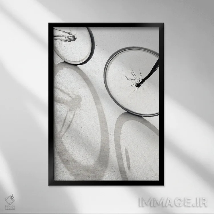 تابلو مینیمال چرخه اثر آپریل رولند - نمای قابدار مشکی