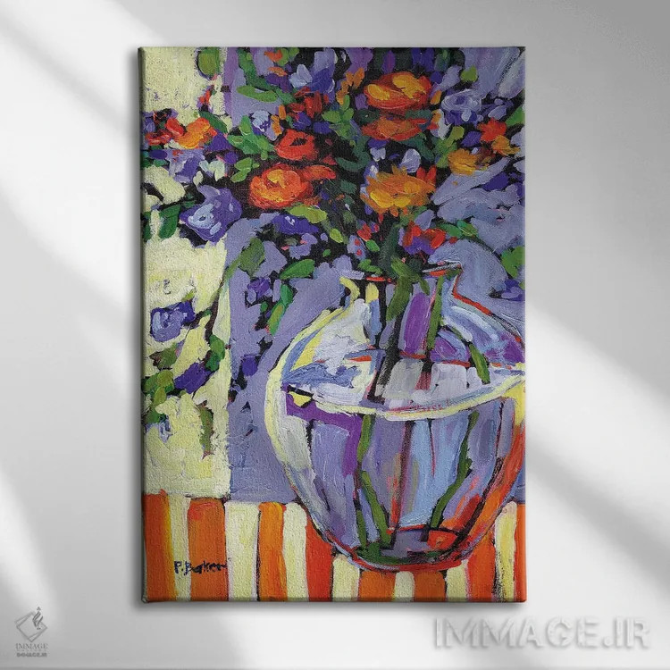 تابلو دکوراتیو گلدان گل روی رومیزی راه راه اثر پتی بیکر - نمای روبهرو روی دیوار
