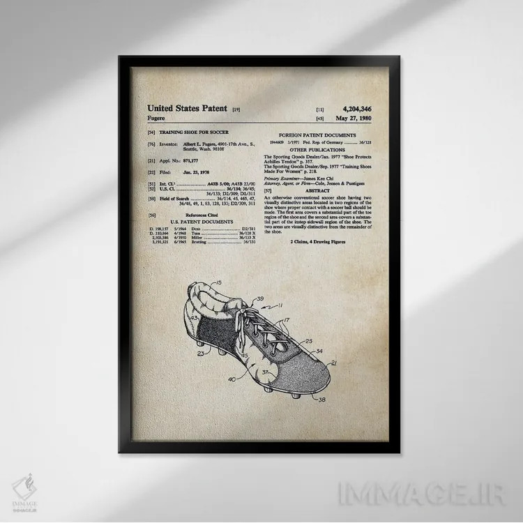 تابلو دکوراتیو کفش فوتبال میخ دار اثر پتنت ۷۷ - نمای قابدار مشکی
