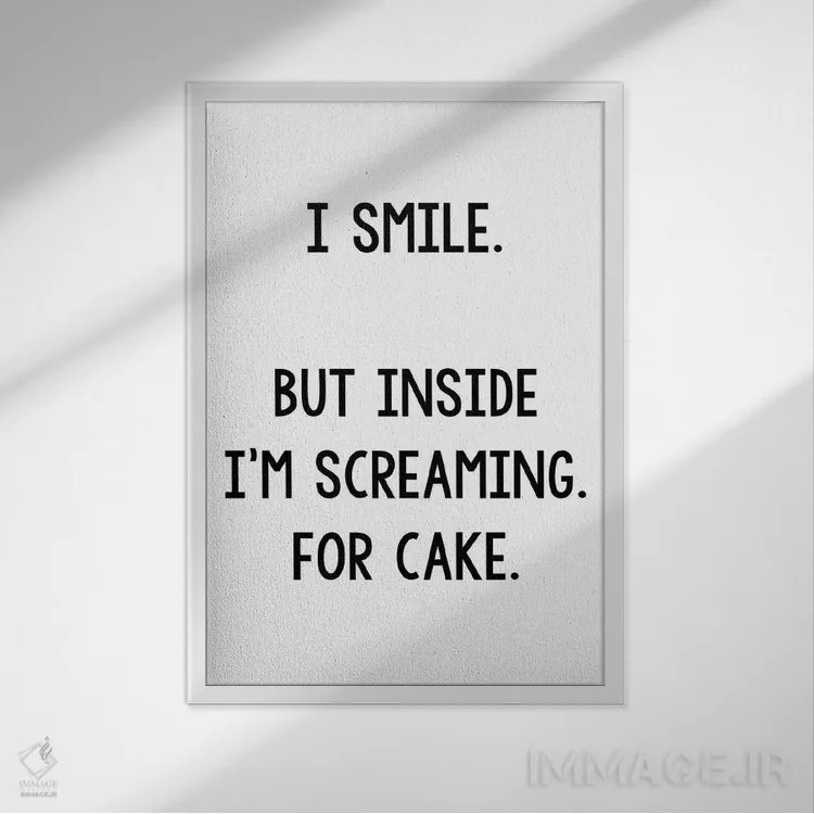 تابلو مینیمال لبخند می زنم اما درونم برای کیک فریاد می زند اثر پیکسی پیپر - نمای قابدار سفید