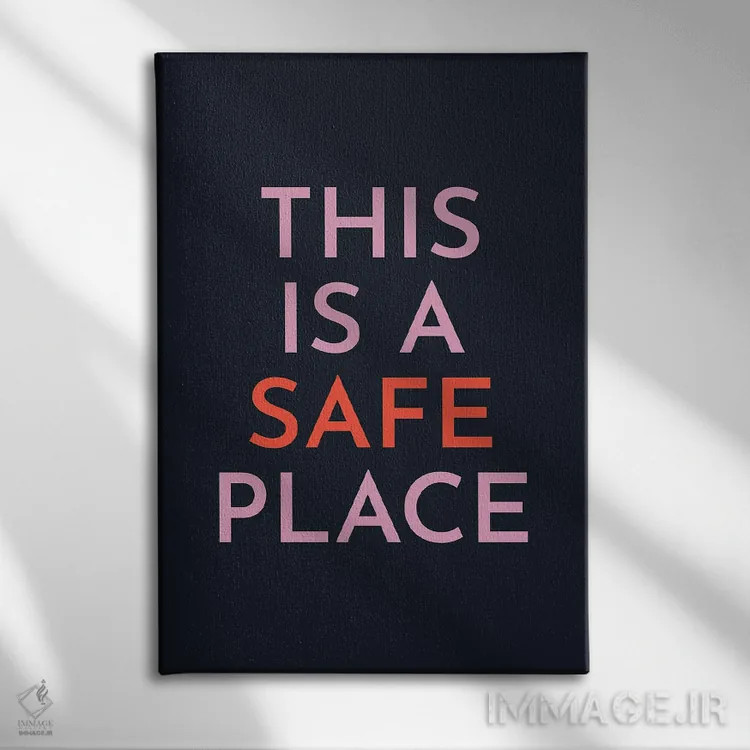تابلو دکوراتیو اینجا جای امنی است اثر پیکسی پیپر - نمای روبهرو روی دیوار