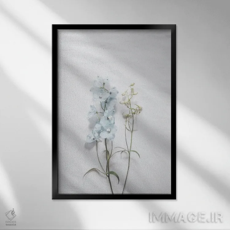 تابلو مینیمال گل آبی مینیمال اثر گریس دیجیتال آرت کو - نمای قابدار مشکی