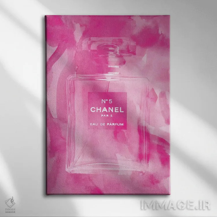 تابلو دکوراتیو عطر صورتی اثر گریس دیجیتال آرت کو - نمای روبهرو روی دیوار