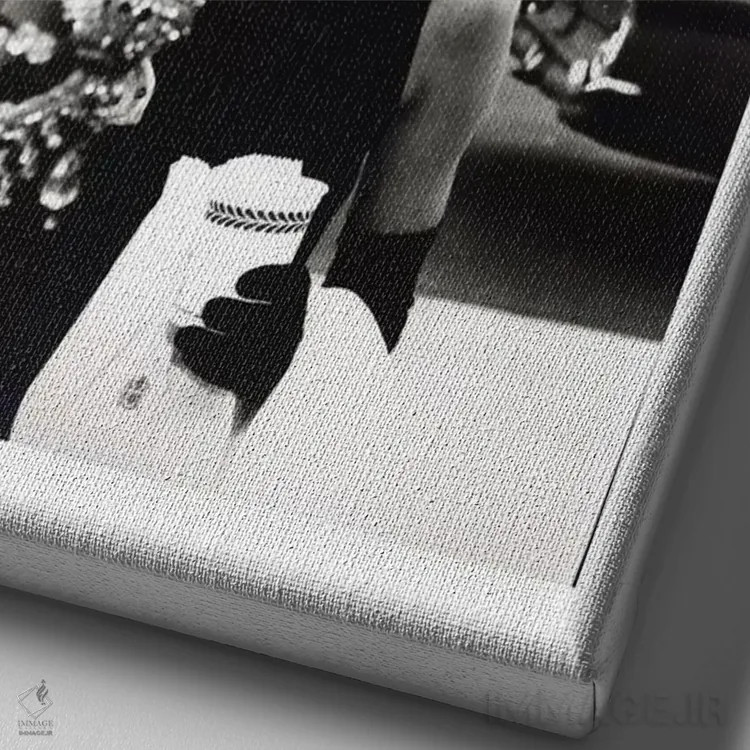 تابلو دکوراتیو آدری هپبورن کلاسیک تیفانی اثر رادیو دیز - نمای نزدیک بافت بوم