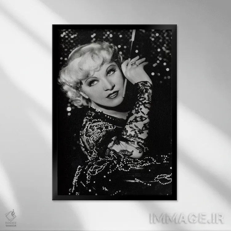 تابلو دکوراتیو ژست پشت شانه می وست اثر رادیو دیز - نمای قابدار مشکی