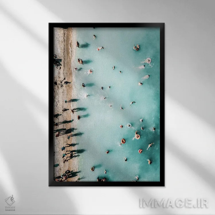تابلو دکوراتیو جمعیت مردم در ساحل لاگوس اثر رادو برکان - نمای قابدار مشکی