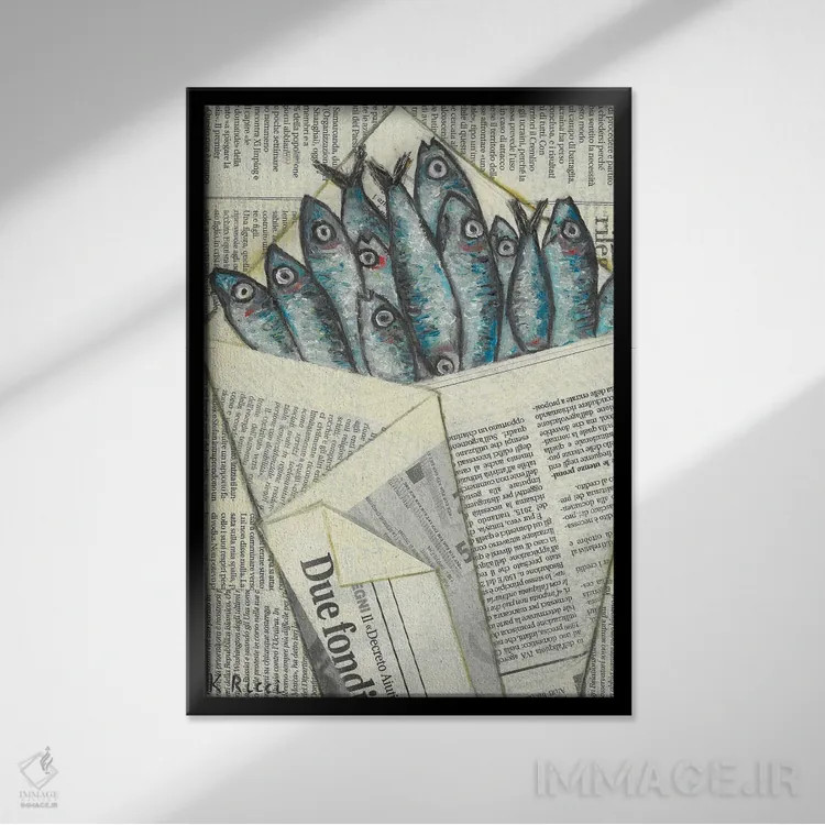 تابلو دکوراتیو ماهی کولی پیچیده شده در کیسه روزنامه اثر کاتیا ریچی - نمای قابدار مشکی