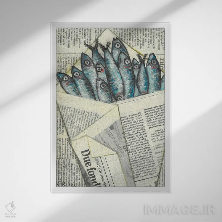 تابلو دکوراتیو ماهی کولی پیچیده شده در کیسه روزنامه اثر کاتیا ریچی - نمای قابدار سفید