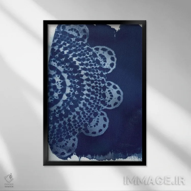 تابلو دکوراتیو دانتل فیروزه ای شماره ۲ اثر رجینا مور - نمای قابدار مشکی