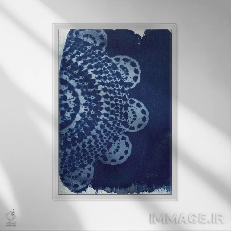 تابلو دکوراتیو دانتل فیروزه ای شماره ۲ اثر رجینا مور - نمای قابدار سفید