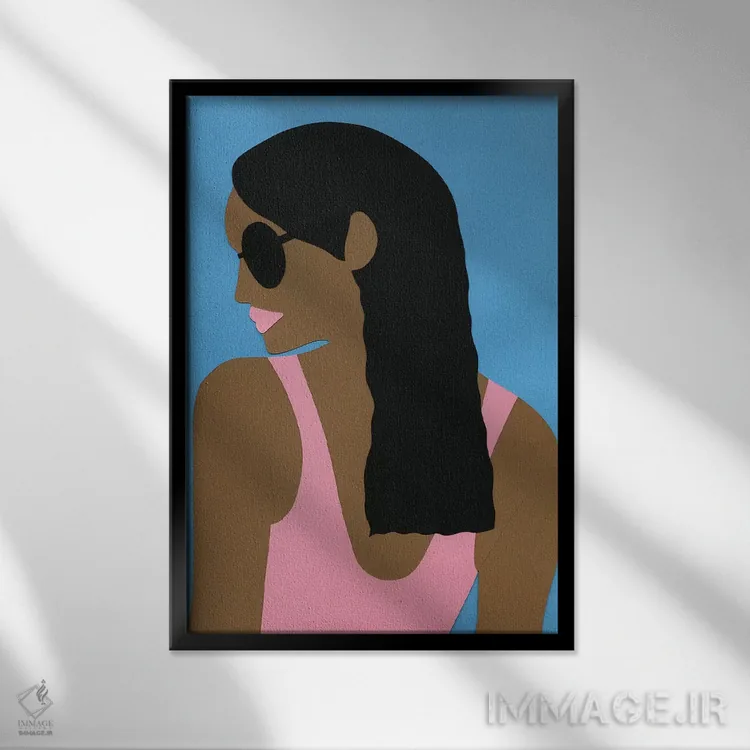 تابلو دکوراتیو عینک آفتابی و موی مشکی اثر روزی فایست - نمای قابدار مشکی