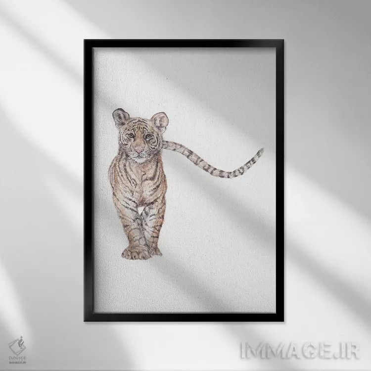 تابلو دکوراتیو ببر نزدیک شونده آبرنگی اثر واندرینگ لور - نمای قابدار مشکی