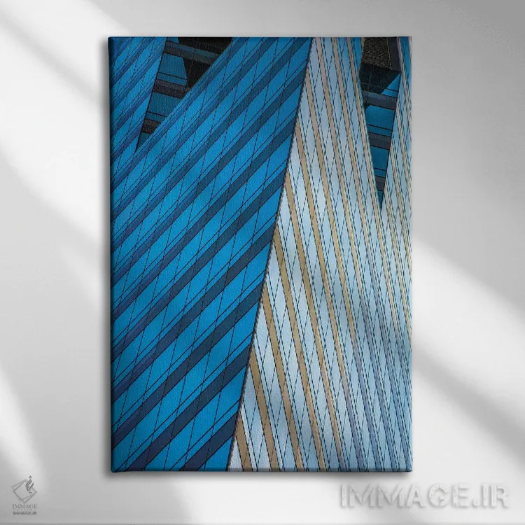 تابلو دکوراتیو بلوز مثلث برمودا اثر ریموند کونست - نمای روبهرو روی دیوار
