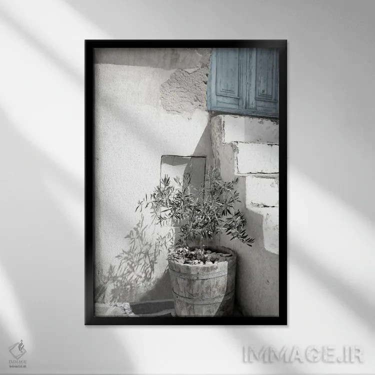 تابلو دکوراتیو درب آبی خاک آلود اثر ریلیب - نمای قابدار مشکی