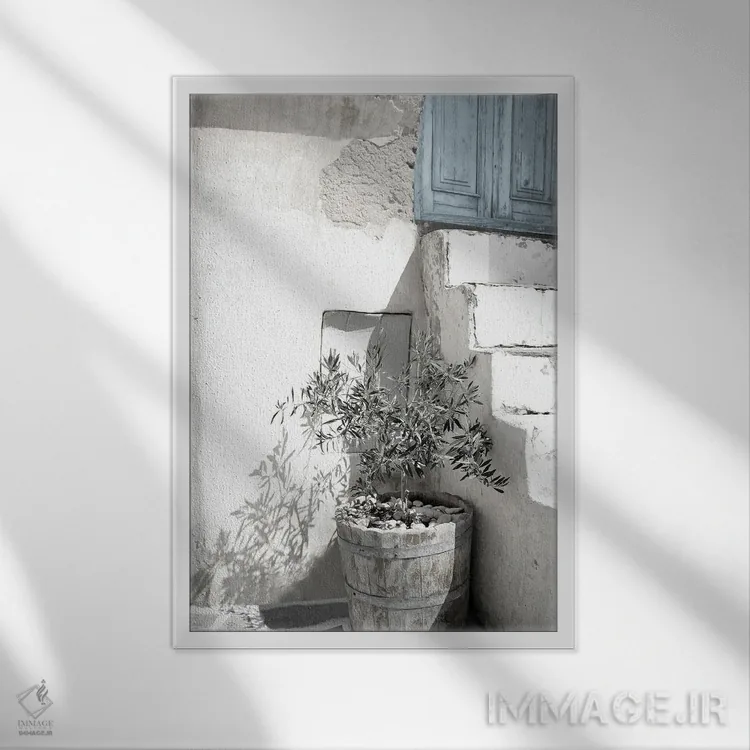 تابلو دکوراتیو درب آبی خاک آلود اثر ریلیب - نمای قابدار سفید