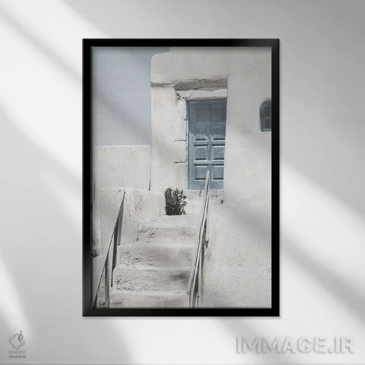 تابلو دکوراتیو در آبی غبارآلود شماره هشت اثر ریلیب - نمای قابدار مشکی