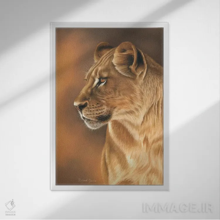 تابلو دکوراتیو پرتره شیر ماده اثر ریچارد مک وی - نمای قابدار سفید