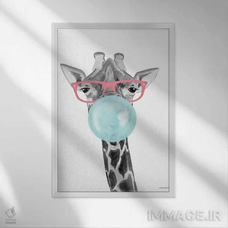 تابلو دکوراتیو زرافه آدامس بادکنکی اثر ریچل نیمان - نمای قابدار سفید