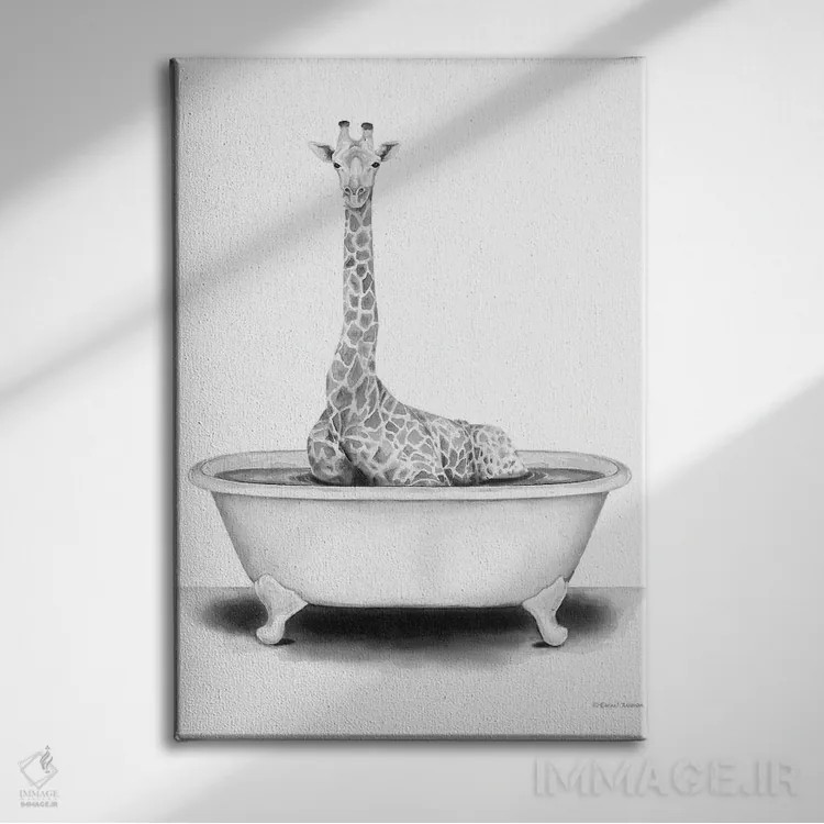 تابلو دکوراتیو زرافه در وان حمام اثر ریچل نیمان - نمای روبهرو روی دیوار