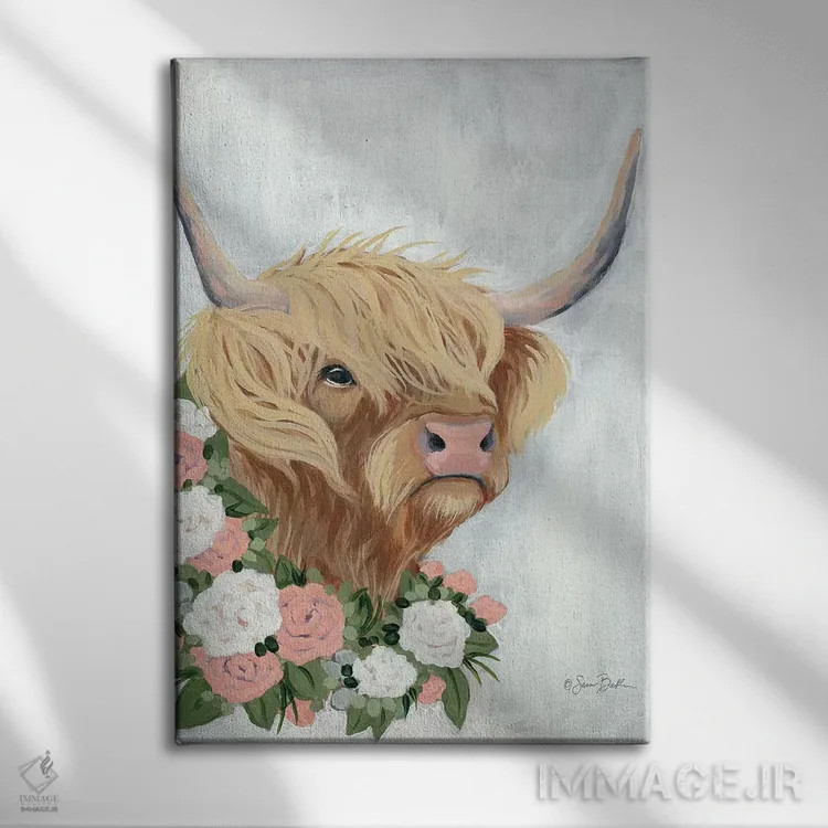 تابلو دکوراتیو گاو کوهستانی گلداری اثر سارا بیکر - نمای روبهرو روی دیوار