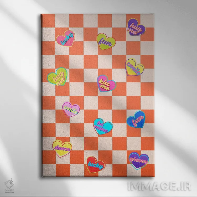 تابلو دکوراتیو آبنبات های قلبی روی شطرنجی نارنجی اثر شو می مارس - نمای روبهرو روی دیوار