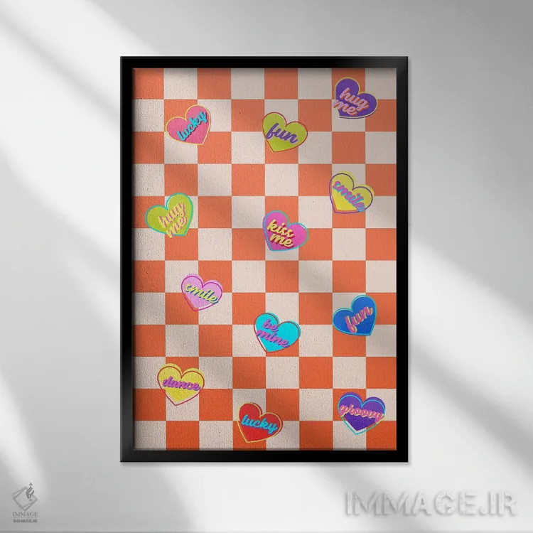 تابلو دکوراتیو آبنبات های قلبی روی شطرنجی نارنجی اثر شو می مارس - نمای قابدار مشکی