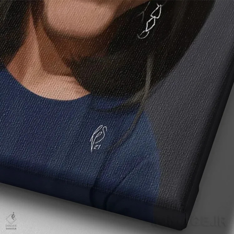 تابلو دکوراتیو میشل اوباما اثر راب اسنو - نمای نزدیک بافت بوم