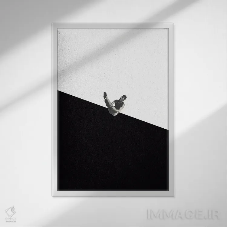 تابلو دکوراتیو غواص سیاه اثر ریچارد وروجز - نمای قابدار سفید