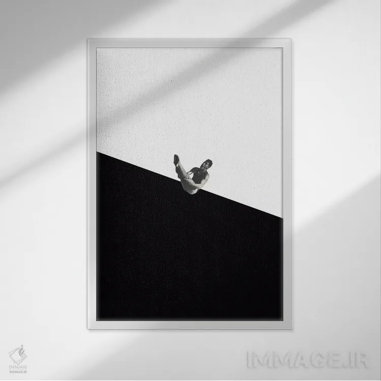 تابلو دکوراتیو غواص سیاه اثر ریچارد وروجز - نمای قابدار سفید