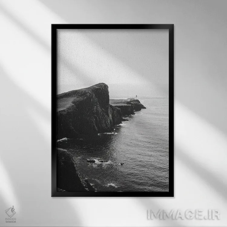 تابلو دکوراتیو فانوس دریایی سیاه وسفید در ساحل جزیره اسکای در اسکاتلند اثر مایکل شاور - نمای قابدار مشکی