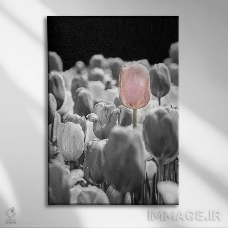 تابلو دکوراتیو لاله ای که جدا ایستاده بود اثر بث شریدن - نمای روبهرو روی دیوار
