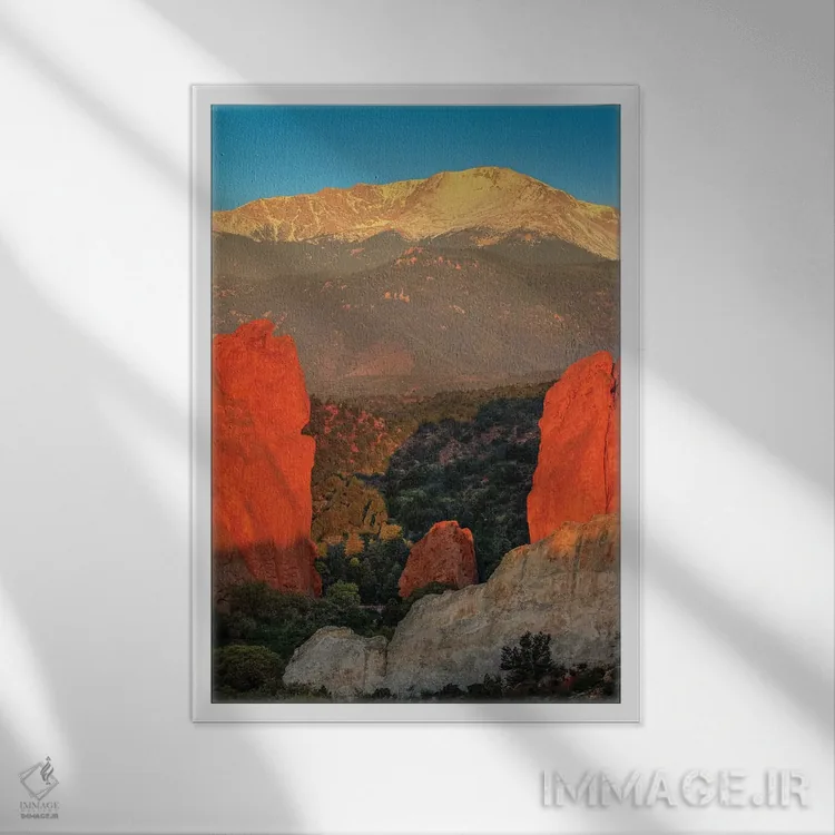 تابلو دکوراتیو دروازه عمودی به شکوه اثر بیل شرل - نمای قابدار سفید